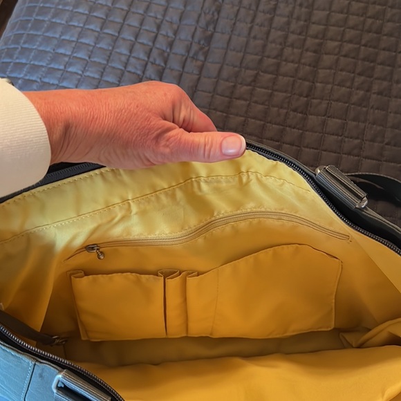 Baggallini! Crossbody or handled - great multi use bag - Picture 4 of 10